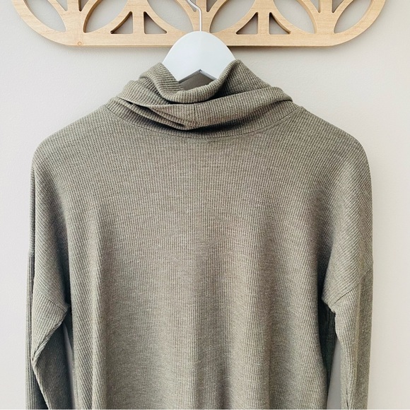 a new day Cowl Neck Waffle Knit Long Sleeve Top Green Sz Small - Picture 7 of 8
